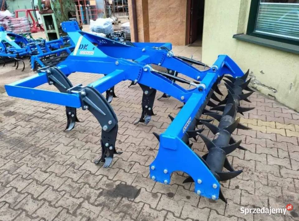 Pług dłutowy bezorkowy M-PIRAT z wałem podwójnym kolczatkowym