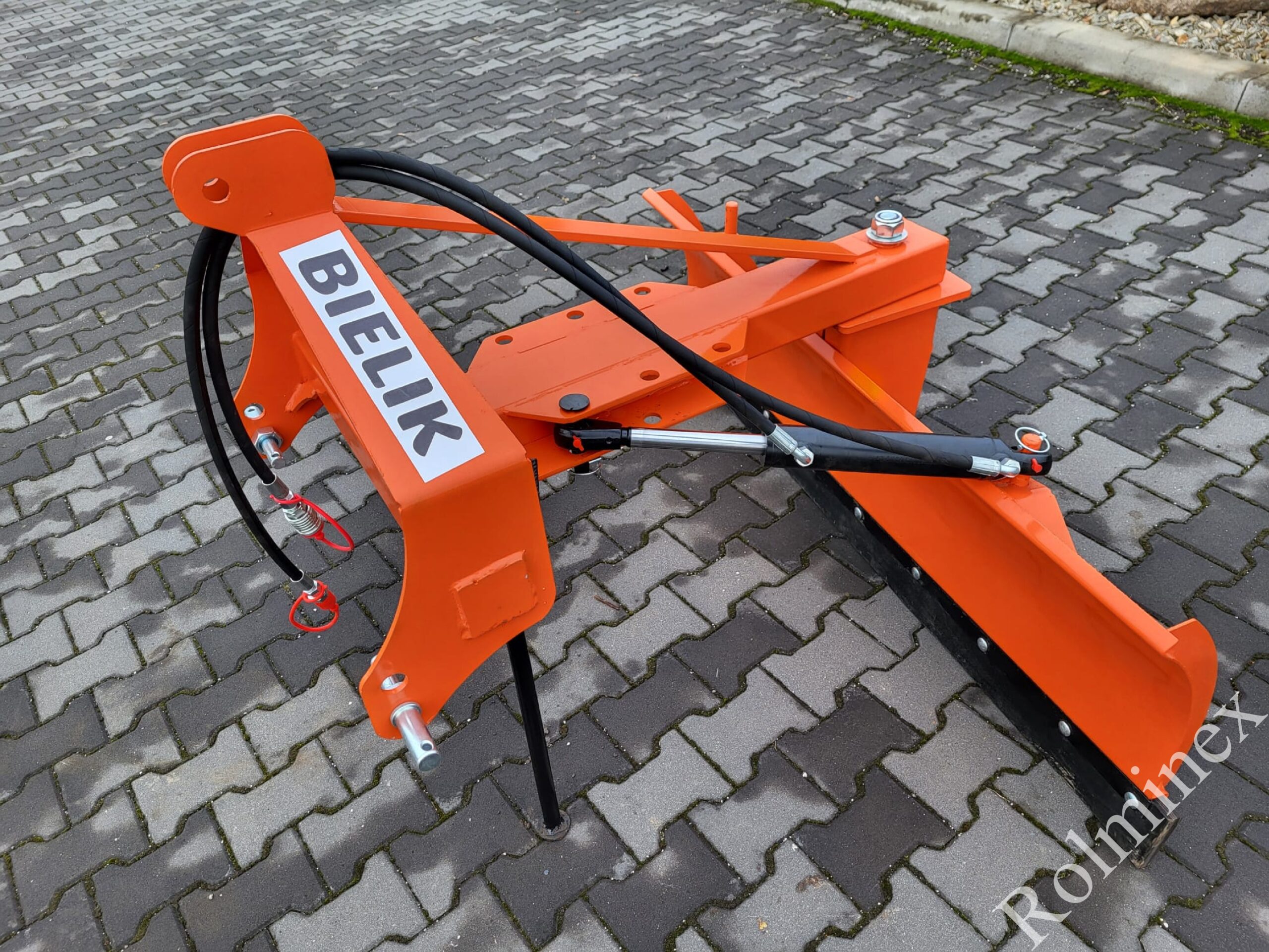 Pług do śniegu BIELIK obrotowy hydraulicznie ustawiany kąt lemiesza